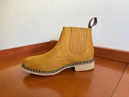 Botina em couro vira francesa