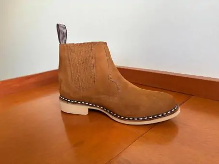 Botina em couro vira francesa