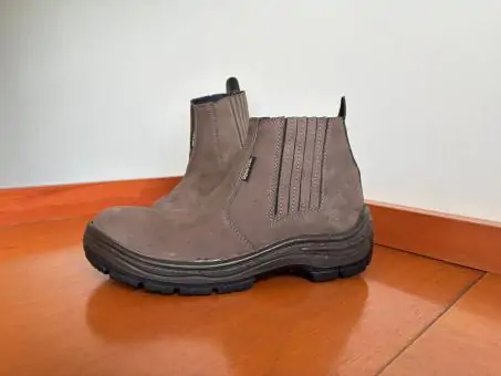 Botina em couro modelo 901G - Código 31